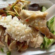 ข้าวมันไก่นายน้อย ซอยลือชา