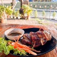 ตำยกครก หน้าวัดพระเมรุ