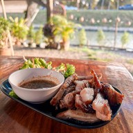 ตำยกครก หน้าวัดพระเมรุ