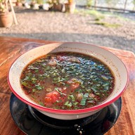 ตำยกครก หน้าวัดพระเมรุ