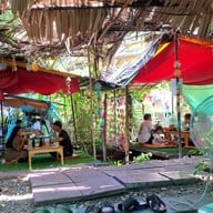 บรรยากาศ ก๋วยเตี๋ยวปากหม้อน่าล่อในสวน