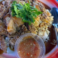 ขาหมูสูตรนางรอง ตลาดโต้รุ่งรื่นรมย์