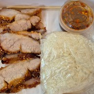 ส้มตำเจ๊แดงสามย่าน ต้นตำหรับ