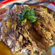 ขาหมูสูตรนางรอง ตลาดโต้รุ่งรื่นรมย์