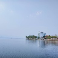 วัดติโลกอาราม กลางกว๊านพะเยา