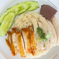 High-Class Chicken Rice ปั๊มปตท. ดีบี หนองปลาหมอ