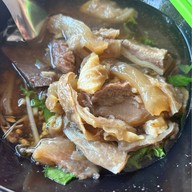 เกาเหลาเนื้อกิ่งเพชร