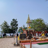 วัดติโลกอาราม กลางกว๊านพะเยา