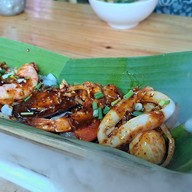 เมนูของร้าน ก๋วยเตี๋ยวปากหม้อน่าล่อในสวน