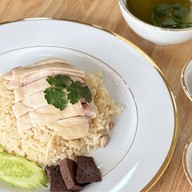 High-Class Chicken Rice ปั๊มปตท. ดีบี หนองปลาหมอ