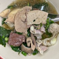 แม่ประยูร ต้มเครื่องในหมู