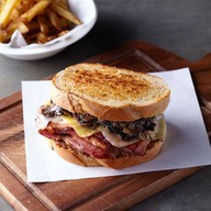 Tops Eatery เซ็นทรัล ปิ่นเกล้า