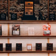 บรรยากาศ Koff and Bun Coffee Roasters ทรงวาด