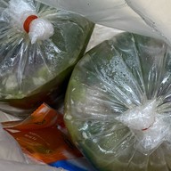 เมนูของร้าน ต้มเลือดหมูศรีย่าน  ก๋วยจั๊บญวน  ก๋วยเตี๋ยวหมูต้มยำ  เย็นตาโฟ ไม่มีสาขา