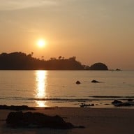 บรรยากาศ หินทะลุ อ่าวเขาควาย