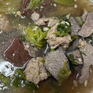 เมนูของร้าน ต้มเลือดหมูศรีย่าน  ก๋วยจั๊บญวน  ก๋วยเตี๋ยวหมูต้มยำ  เย็นตาโฟ ไม่มีสาขา