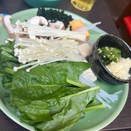 Mo-Mo-Paradise คริสตัล ดีไซน์ เซ็นเตอร์