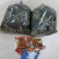 เมนูของร้าน ต้มเลือดหมูศรีย่าน  ก๋วยจั๊บญวน  ก๋วยเตี๋ยวหมูต้มยำ  เย็นตาโฟ ไม่มีสาขา