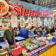 ร้านแกงป้าศรี ตลาดจันทร์เจริญ วัดเสด็จ