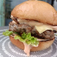Boom's Burger นครนายก