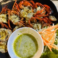 ตำยกครก หน้าวัดพระเมรุ