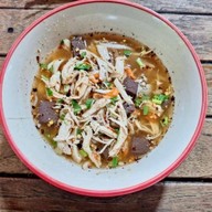 ธัญญพร ก๋วยเตี๋ยวไก่ฉีกต้มยำ