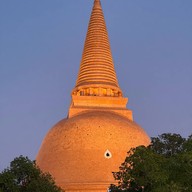 ตลาดโต้รุ่ง องค์พระปฐมเจดีย์