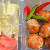 ไส้กรอกอีสาน คอนโดเอลลิโอเดลมอส