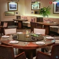 เสน่ห์จันทน์ กลาสเฮาส์ แอทสินธร