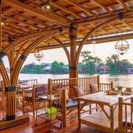 บรรยากาศ เรือนชายน้ำ  cafe&restaurant