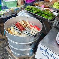 เมนูของร้าน พิชิต บังทอง หมูปิ้งน้ำจิ้ม9อย่าง นราธิวาสซอย1