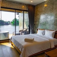 เรือนชายน้ำ  cafe&restaurant