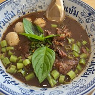 เมนูของร้าน ก๋วยเตี๋ยวเรือคั่วเข้ม ฉะเชิงเทรา