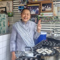 ขนมครกเข้าวัง ข้างตลาดบองมาเช่