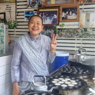 ขนมครกเข้าวัง ข้างตลาดบองมาเช่