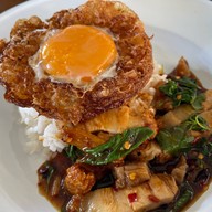 เมนูของร้าน เสน่ห์เหนือ [ข้าวซอย ขนมจีนน้ำเงี้ยว ก๋วยเตี๋ยวเนื้อตุ๋น ไก่ตุ๋น ตามสั่ง]