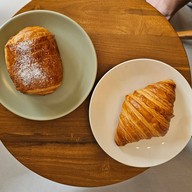 ON A CLOUD COFFEE & CROISSANT(วันนี้เปิดปกตินะคะ) Charoen Nakhon
