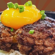 Meat Story ข้าวหน้าเนื้อ ข้าวหน้าแฮมเบิร์ก ข้าวหน้าด้ง เกษตรนวมินทร์
