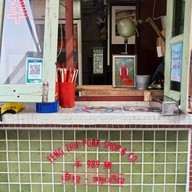 หน้าร้าน Feng Zhu เฟิงจู-หมูเจริญ เกี๊ยวซ่าหน้าเปิด