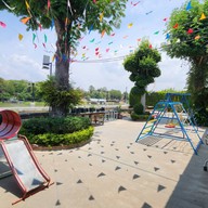สวนอาหารนกน้อย จ.อุทัยธานี "ริมแม่น้ำสะแกกรัง"
