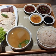 เมนูของร้าน เรือนต้น มณเฑียร สุรวงศ์