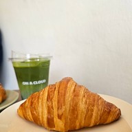 ON A CLOUD COFFEE & CROISSANT(วันนี้เปิดปกตินะคะ) Charoen Nakhon