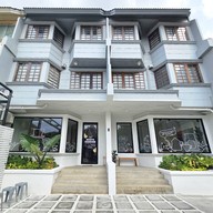 Roots at Ari อารีย์ซอย 4