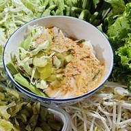 กินเส้น ขนมจีนน้ำยาตีนไก่ ตลาดทิพย์นิมิตร