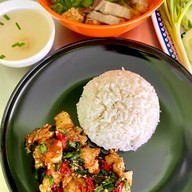 เทพนคร ขัาวมันไก่  เกาเหลาเลือดหมู