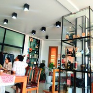 ตองเก้าคาเฟ่