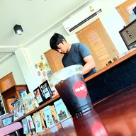 ตองเก้าคาเฟ่