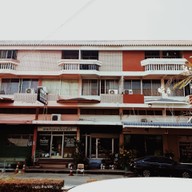Legal Haus Si Charoan Building