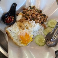 ก๋วยเตี๋ยวเรืออยุธยา นายรัญ ลูกชิ้นยักษ์