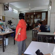 บรรยากาศ ข้าวมันไก่ลมหวล หัวหิน